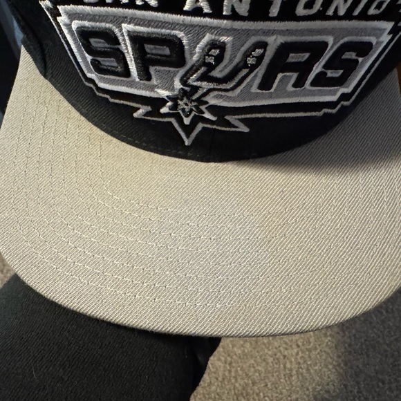 Mitchell & Ness San Antonio Spurs NBA black adjustable snapback cap. - Picture 7 of 7